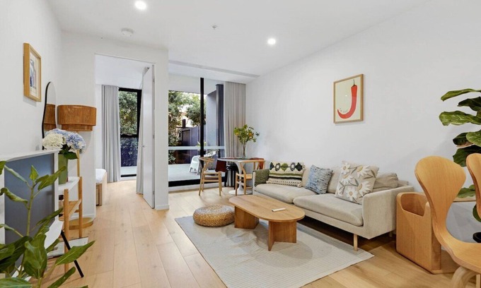 Carnegie Apartment | Bloom - Urban Luxurious Apt in Carnegie with parking