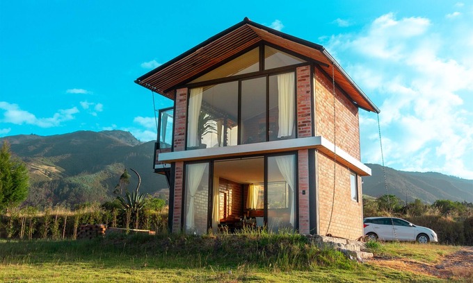Eugenio Espejo Cabin | Blossom Cabin, with exclusive view of San Pablo Lake.