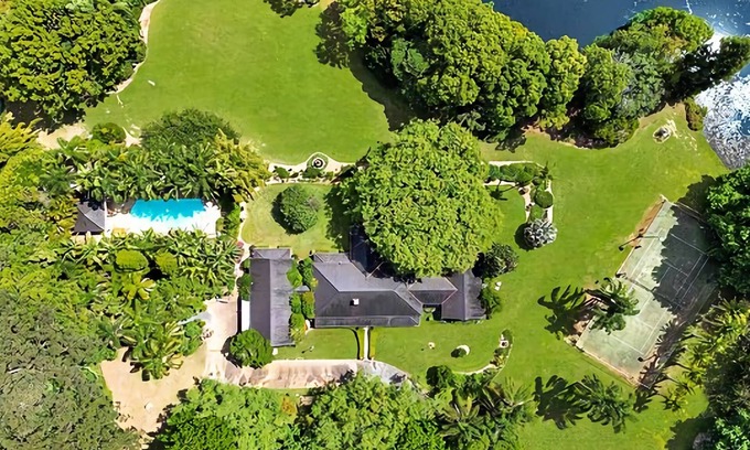Bonville House | Blossom is a country house studio set amid beautiful classic country gardens in Bonville.