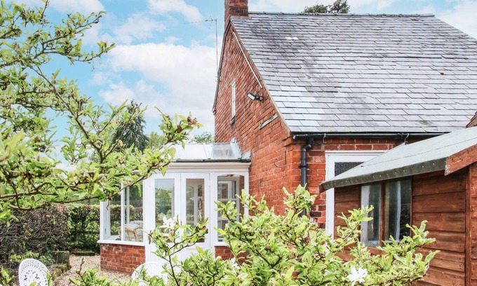 Stanton Upon Hine Heath Cottage | BLOSSOM'S COTTAGE, pet friendly, with a garden in Shawbury