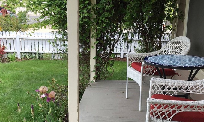 Historic Railroad District House | BLOSSOM VIEW COTTAGES - Charming Home near OSF Plaza and Downtown