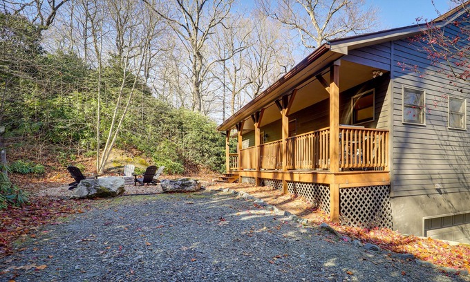 Blowing Rock Cabin | Blowing Rock Escape w/Covered Deck & Fire Pit