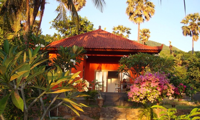 Bunutan House | BLU GUESTHOUSE - VILLA AMED