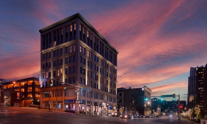 Downtown Akron Hotel | BLU-Tique, Akron, a Tribute Portfolio Hotel