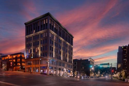 Downtown Akron Hotel | BLU-Tique, Akron, a Tribute Portfolio Hotel
