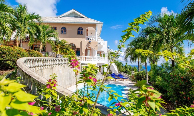 Glacis Villa | Blu Vista Villa