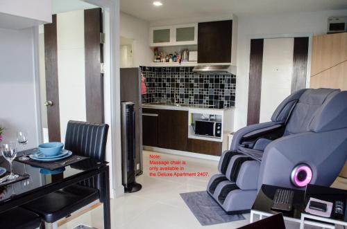 Chiang Mai Apartment | Blue and green Farang homes