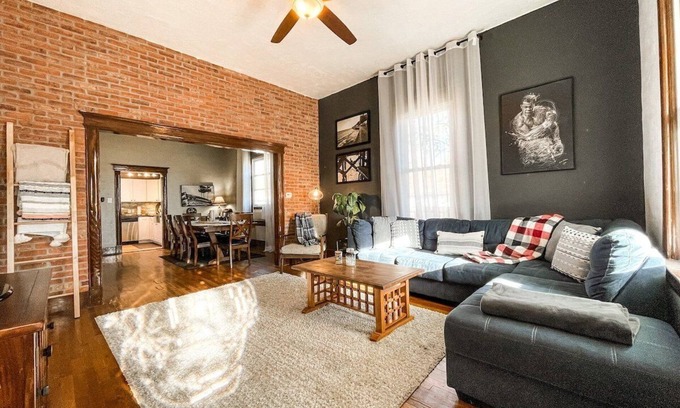 Colorado Springs House | Blue Barn West Side Getaway mins to center, trails