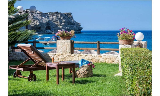 Lygaria House | Blue Beach Front Apartment in Ligaria - sleeps 5