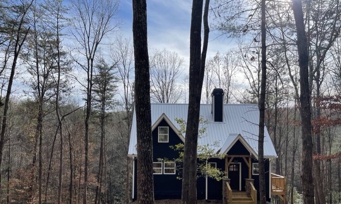 Dahlonega Cabin | Blue Bear Cottage - NEW cabin centrally located in North Georgia wine country.