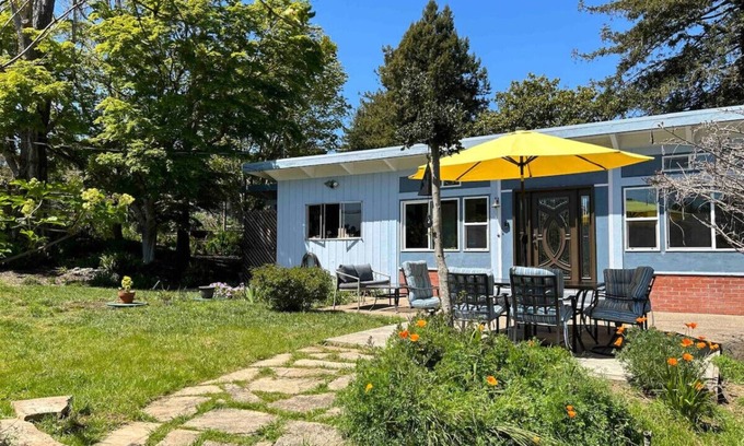 Inverness House | Blue Beauty - Sunny Garden, Walk to local beaches!