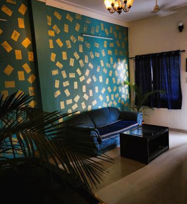 Jabalpur Apartment | Blue Beds Homestay, Exotic 2BHK AC House