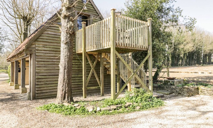 Corsham Cottage | BLUE BELL, romantic, character holiday cottage in Corsham