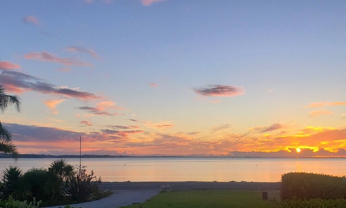 Hihi House | Blue Berry Bach - Stunning beach front location