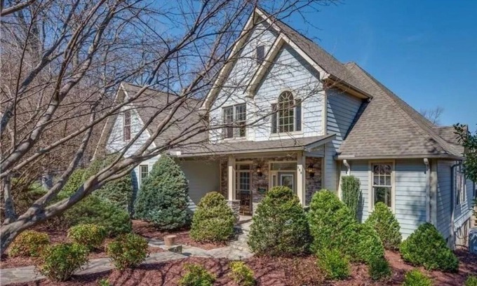 Lake Lure House | Blue Bird Heights at Rumbling Bald