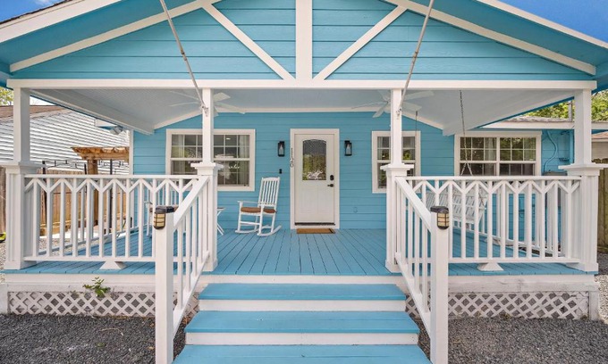 Shady Acres House | Blue Bungalow In Houston Heights! Walkable to Popular Bars