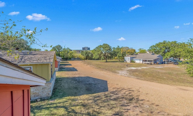 West Park House | Blue Bungalow ~ less than a mile from TAMU