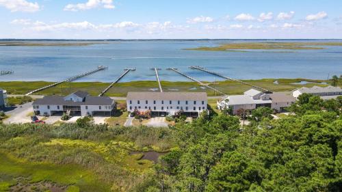 Chincoteague House | Blue Chair Bay - Waterfront townhome with Fishing pier!