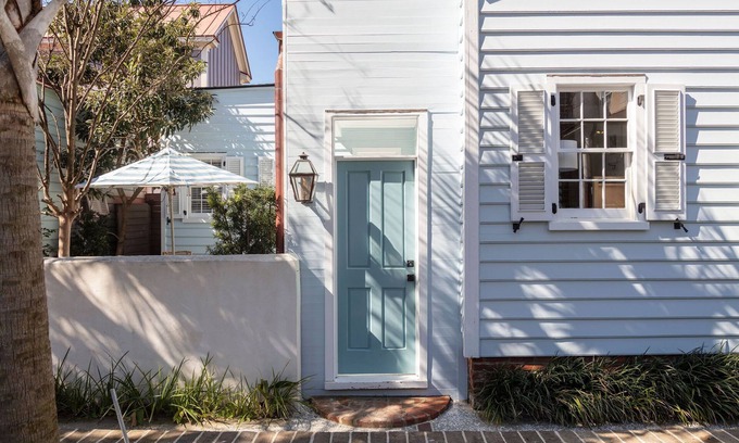 Cannonborough Elliotborough House | Blue Cottage | Casa Zoë – Your Charleston Escape