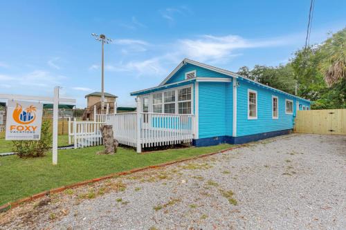 South Pensacola House | Blue Cottage, Close to Downtown & Bases!