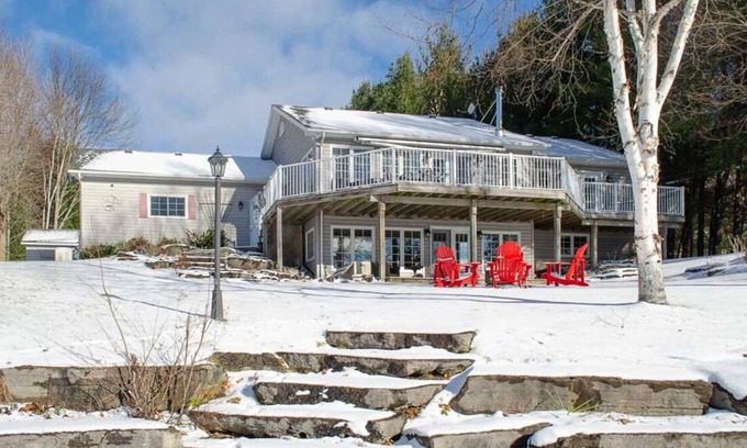 Baddow Cottage | Blue Cottage - Luxury Waterfront Cottage w/ Games Room, AC, Watercraft