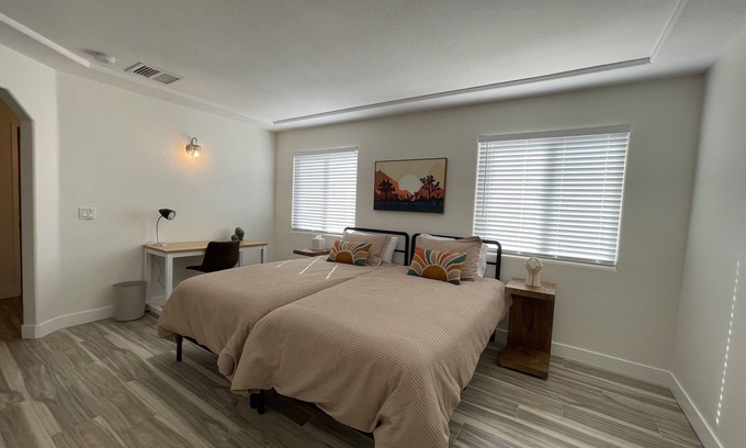 Yucca Valley House | Blue Coyote Casita - Fireplace - Sunsets - 10 min Joshua Tree
