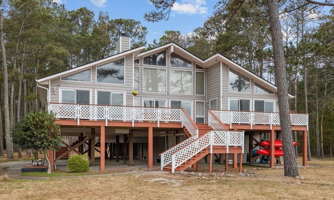South River House | Blue Crab Shores: Waterfront Oasis with Stunning Views & Endless Possibilities
