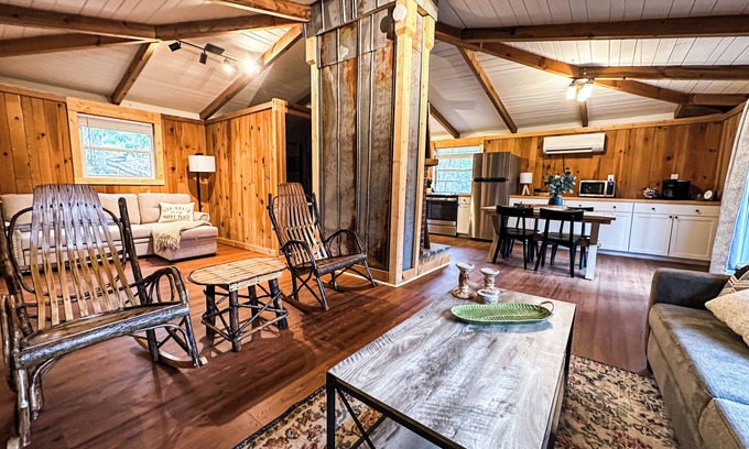 Highlands House | Blue Door Bungalow of Highlands