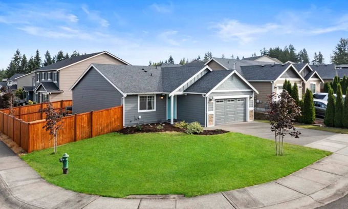 Fort Lewis House | Blue Door Oasis, cozy 3 bedroom, 2 bathroom home