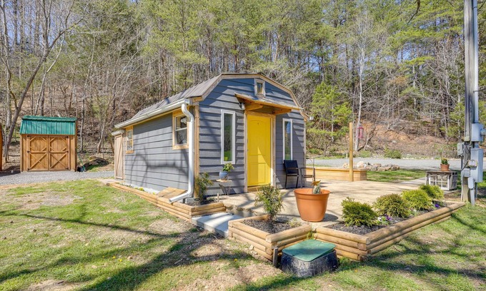 Rising Fawn Apartment | 'Blue Dream' Cabin in Rising Fawn w/Fire Pit!