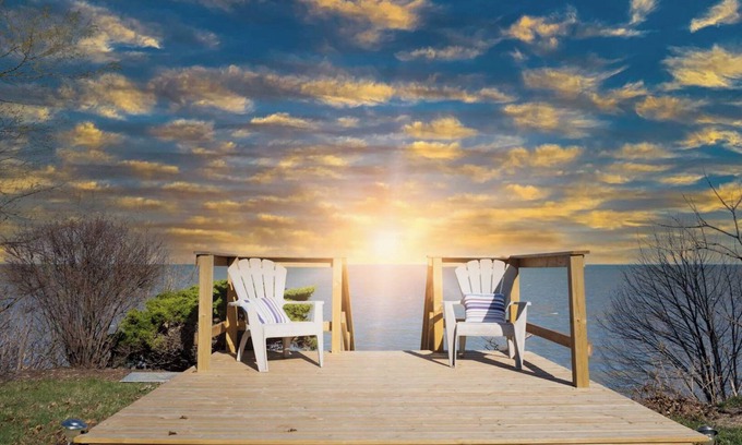 Dashwood Cottage | Blue Haven-Lakefront, Sunset Deck, private stairs