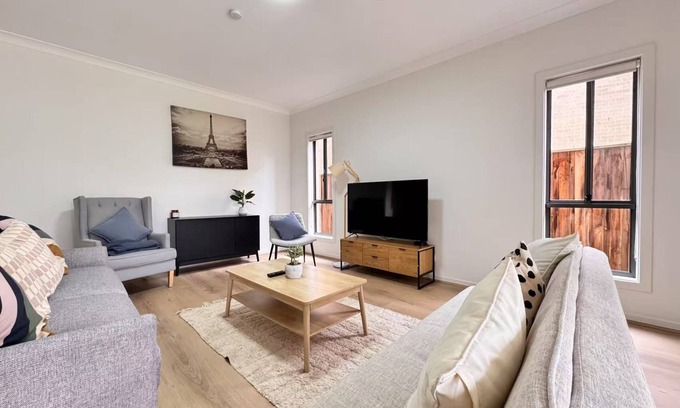 Penrith Villa | Blue Haven Retreat - Thornton Central 60