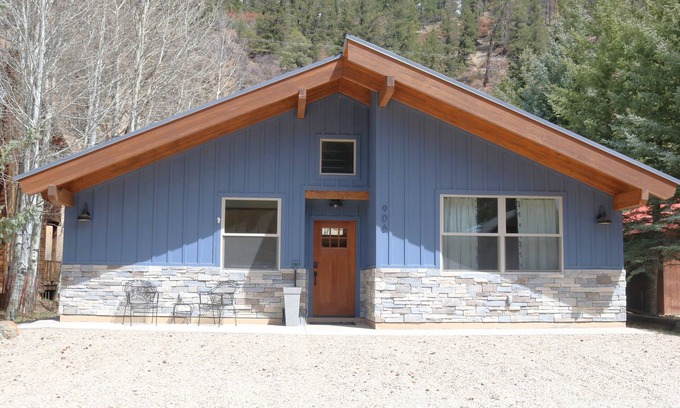Red River House | Blue Heaven - In Town - On the River - Fireplace - Washer/Dryer