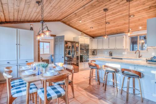 Oregon Water Wonderland House | Blue Heron 3