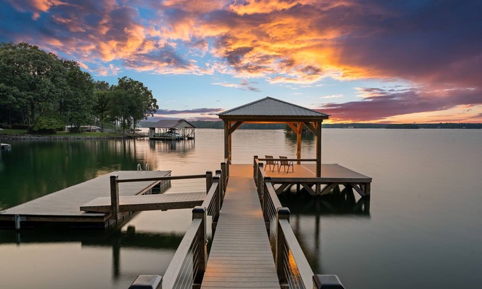 Mayhew House | Blue Heron Bliss by SoCharm | Waterfront Retreat