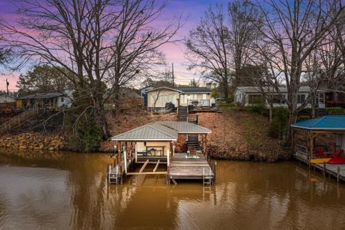 Albemarle House | Blue Heron Bungalow at Lake Tillery