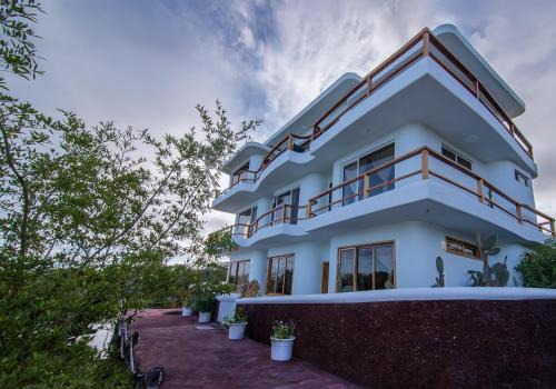 Bahia de la Academia Villa | Blue Heron Galápagos Villa