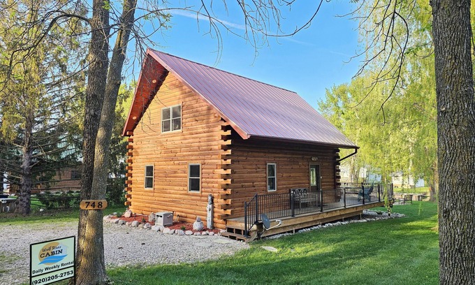 Fremont Cabin | Blue Heron Lodge,Wolf River, Partridge Lake Channel Fremont Wisconsin