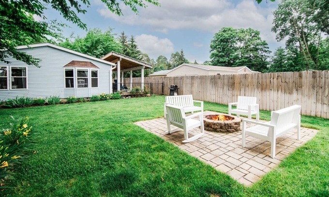 Boyne City House | Blue Heron: Pet friendly: Bike & Walk