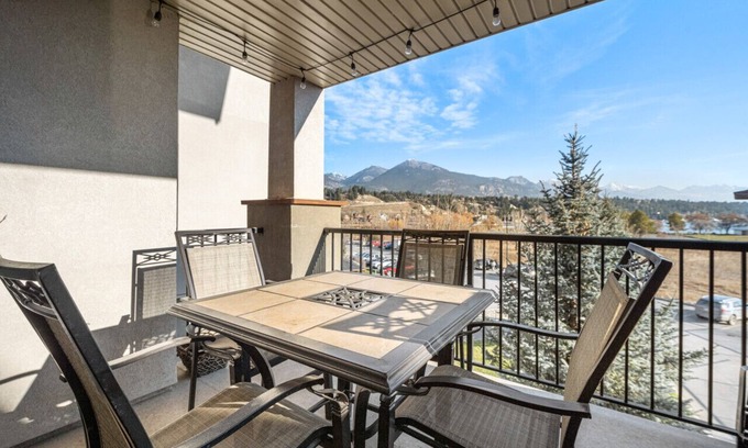 East Kootenay Apartment | Blue Heron Pointe | Lakeview | Pool | Hot Tub |Gym