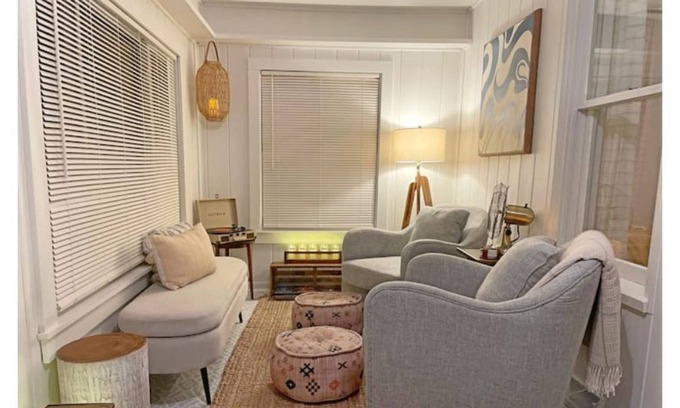 Lakeside House | Blue Honey Lakeside Cottage (No Cleaning Fees)