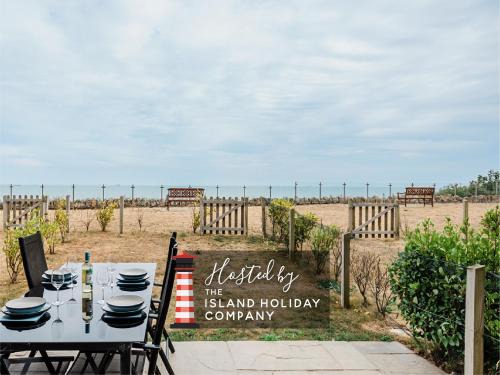 Sandown Apartment | Blue Horizon