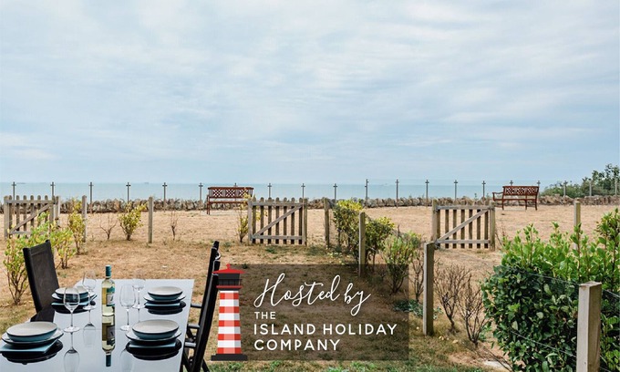 Sandown Apartment | Blue Horizon