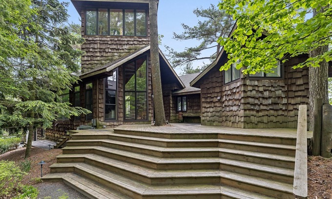 Shelby House | Blue Horizon Private Lake Mi. Frontage