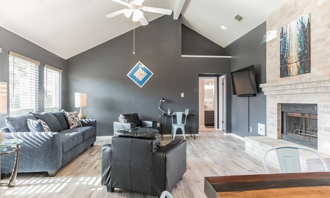 Greater Fondren Southwest House | Blue House Eclectic Living-Long Stays Welcome