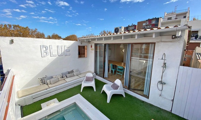 Provencals del Poblenou House | Blue house. House with private pool. Next to the beach