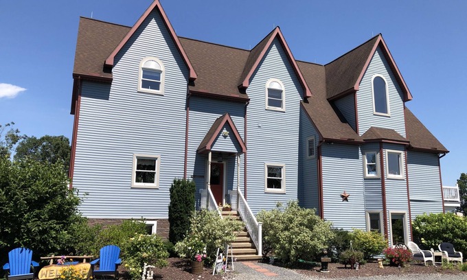 Middleburg House | Blue House on the Hill