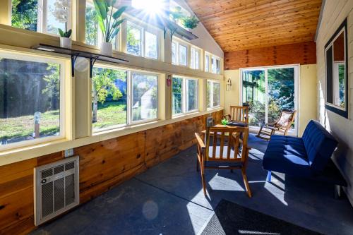Central Oregon House | Blue House - private 2 bed, 2 bath home with garage