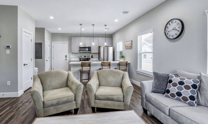 Clear Lake Shores Apartment | Blue Ivory: Central Haven
