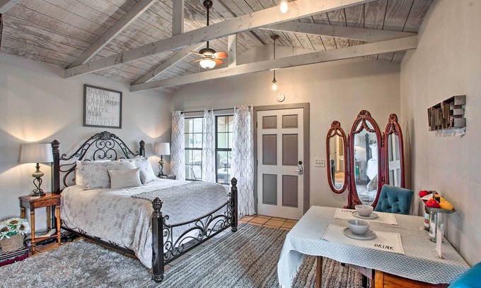 Pittsburg Apartment | ‘Blue Jay Cottage' - Pittsburg Studio on Winery!